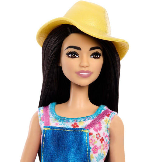 Barbie Careers Brunette Farmer Doll in Farm-Themed Set with Removable Fashion, 3 Animals & 5 Pieces for Feeding & Care for Ages 3 Years & Up